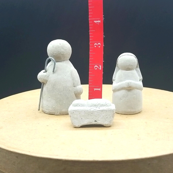 Hand Crafted Handmade Snowman Nativity Scene - Picture 7 of 8